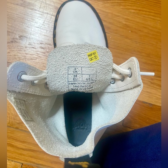 White leather Dr Martens size 7 - Picture 4 of 5